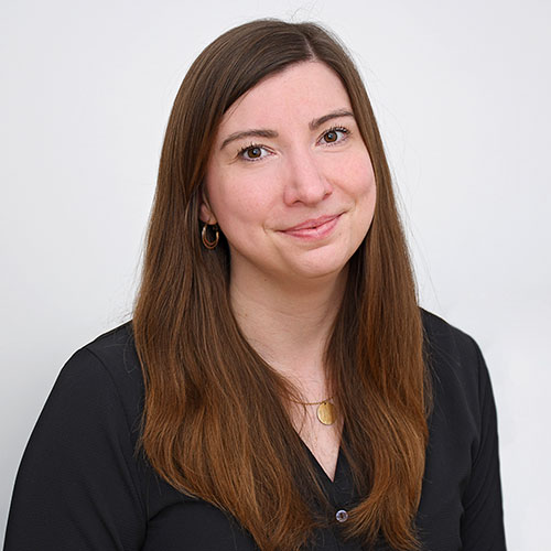 Laura Purkert Teamleiterin Familienratsbüros Tempelhof-Schöneberg & Treptow-Köpenick Erziehungswissenschaftlerin B.A./Sozialpädagogin